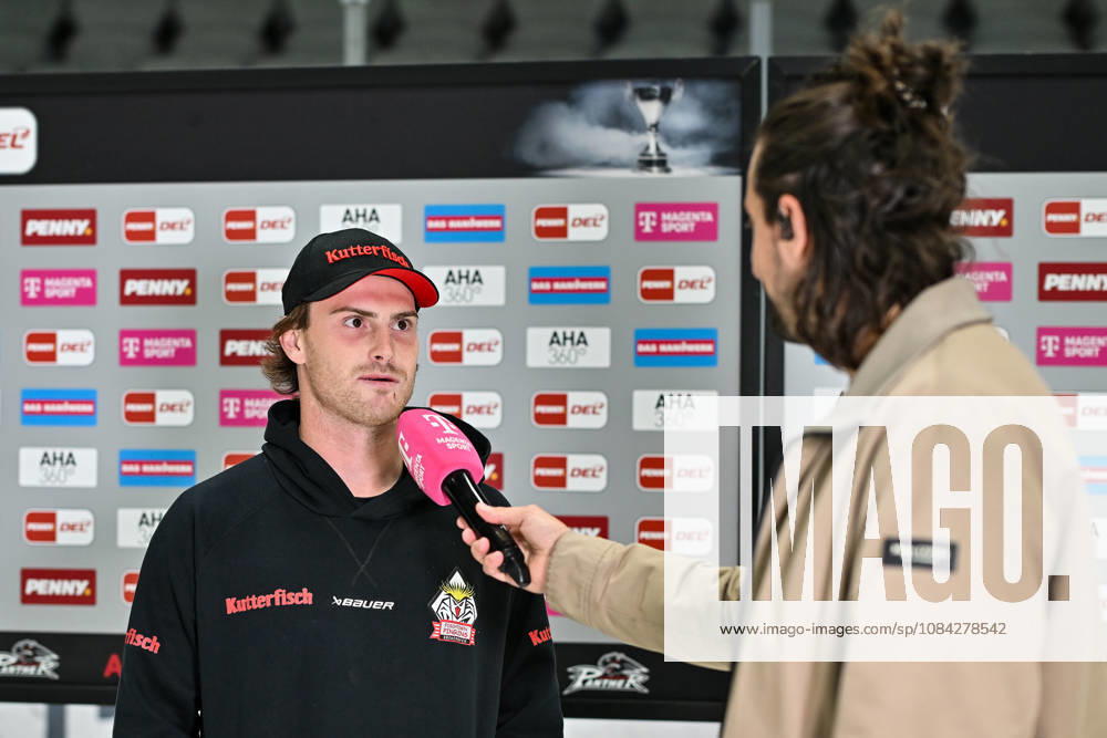 Penny DEL Augsburg Panthers vs. Fischtown Penguins, October 9, 2026, Augsburg, GERMANY, OCTOBER 9. Pictured: Keean WASHKURAK of the Fischtown Pinguins (No. 60) being interviewed by Magenta Sport before the Penny DEL match between the Augsburger Panther and the Fischtown Pinguins on Matchday 7 at Curt Frenzel Stadium.