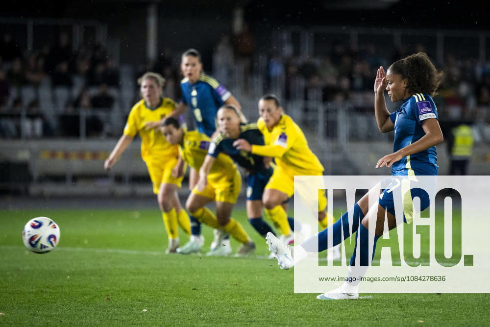 Felicia Schröder of Sweden takes a penalty kick during the FIFA Women’s World Cup qualifying playoff soccer match between Lithuania and Sweden on October 9, 2026 in Kaunas. Photo by Mathias Bergeld. BILDBYRAN code MB MB1418 soccer football fotball World Cup qualifiers FIFA Women’s World Cup qualifier playoff Lithuania Sweden women’s BBENG play-off