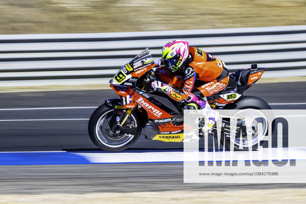 Alvaro Bautista of Barni Spark Racing Team in action during the Free Practice 2 of the FIM Superbike World Championship, WM, Weltmeisterschaft at Circuito Estoril on October 9, 2026 in Cascais, Portugal. Motorsports 2026: WorldSBK - Tissot Estoril Round - ZUMAr200 20261009_zsp_r200_019