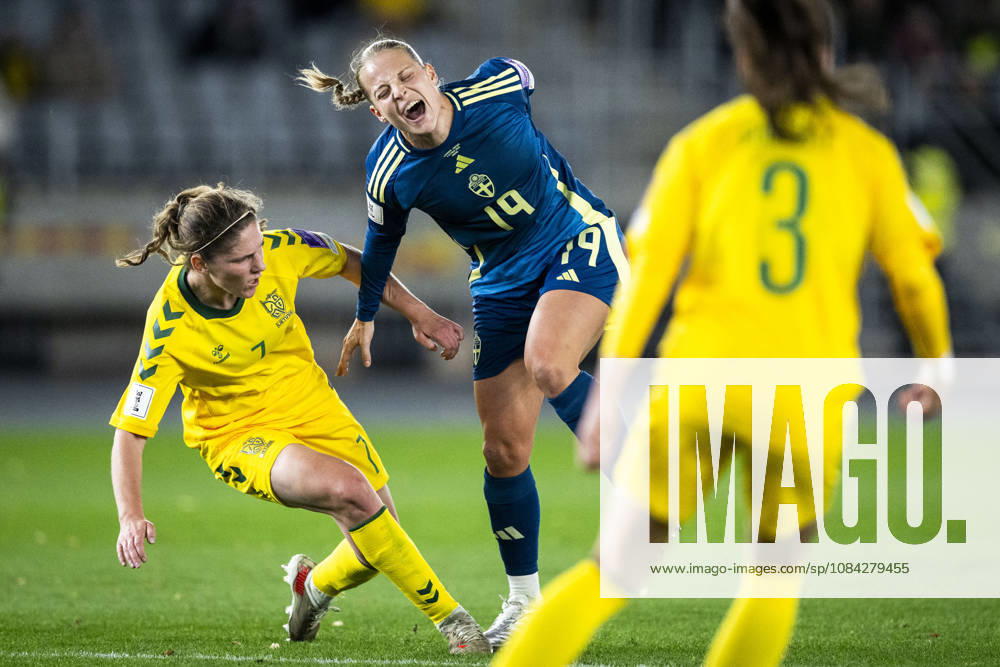 Ugne Lazdauskaite of Lithuania and Anna Anvegard of Sweden during the FIFA Women’s World Cup qualifying playoff soccer match between Lithuania and Sweden on October 9, 2026 in Kaunas. Photo by Mathias Bergeld. BILDBYRAN code MB MB1418 soccer football vm qual qual fifa womens world cup qualifier qualifier playoff lithuania sweden women s bbeng play off