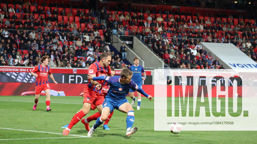 Soccer 2. Bundesliga, 1 FC Heidenheim vs. 1 FC Kaiserslautern: l Jonas Föhrenbach (Foehrenbach) 1 FC Heidenheim 1846 Naatan Skyttä (Skyttae) 1 FC Kaiserslautern, tackle, Action, battle for the ball. DFL and DFB regulations prohibit any use of photographs as image sequences and or quasi-video. Heidenheim