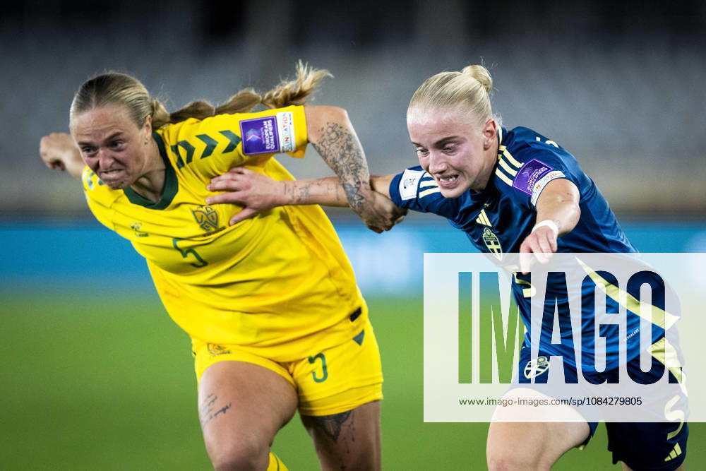 Monika Griksaite of Lithuania and Anna Sandberg of Sweden during the FIFA Women’s World Cup qualifying playoff soccer match between Lithuania and Sweden on October 9, 2026 in Kaunas. Photo by Mathias Bergeld. BILDBYRAN code MB MB1418 soccer football vm qual qual fifa womens world cup qualifier qualifier playoff lithuania sweden women s bbeng play off
