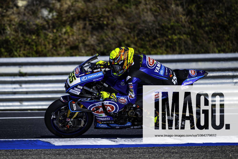 Andrea Locatelli of PATA Maxus Yamaha in action during the Free Practice 2 of the FIM Superbike World Championship, WM, Weltmeisterschaft at Circuito Estoril on October 9, 2026 in Cascais, Portugal. Cascais Portugal - ZUMAr200 20261009_zsp_r200_036