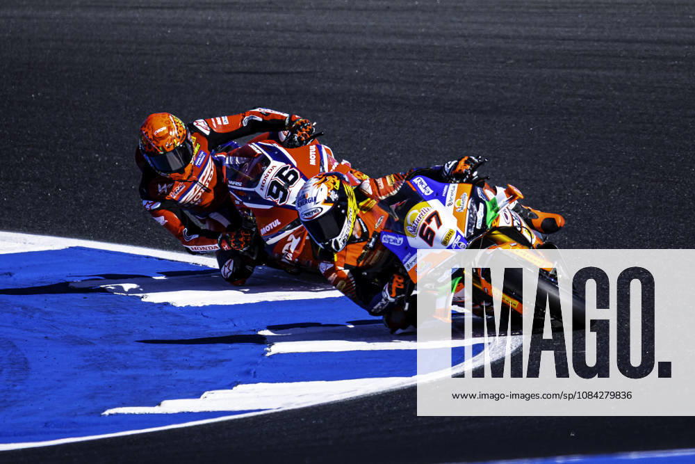 Alberto Surra of Motocorsa Racing and Jake Dixon of Honda HRC in action during the Free Practice 2 of the FIM Superbike World Championship, WM, Weltmeisterschaft at Circuito Estoril on October 9, 2026 in Cascais, Portugal. Motorsports 2026: WorldSBK - Tissot Estoril Round - ZUMAr200 20261009_zsp_r200_067