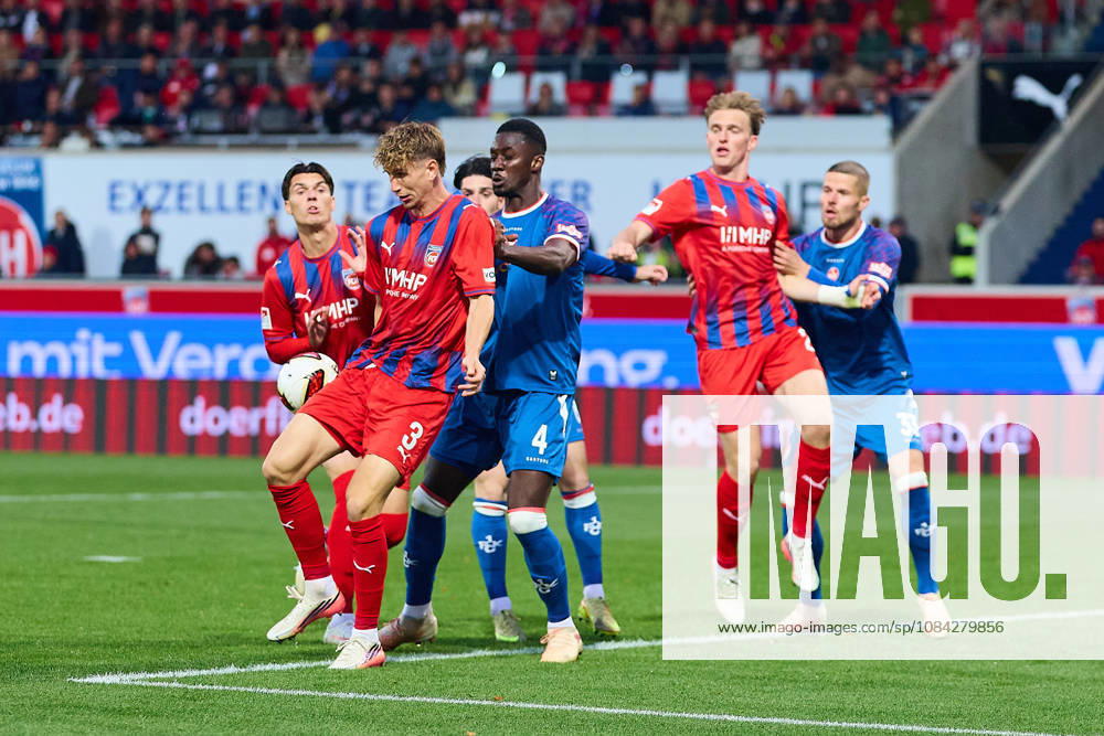 Penalty area play: Mathias Honsak 1 FC Heidenheim, 17, Jan Schoeppner 1 FC Heidenheim, 03, Maxwell Gyamfi 1 FC Kaiserslautern, 04, Mikkel Kaufmann 1 FC Heidenheim, 29, Jan Elvedi 1 FC Kaiserslautern, 33 GER, 1 FC Heidenheim 1846 vs. 1 FC Kaiserslautern, Soccer, 2. Bundesliga, Matchday 7, 2026–2027 season, October 9, 2026 DFL regulations prohibit any use of photographs as image sequences and or quasi-video GER, 1 FC Heidenheim 1846 vs. 1 FC Kaiserslautern, Soccer, 2. Bundesliga, Matchday 7, 2026–2027 season, October 9, 2026, Heidenheim an der Brenz