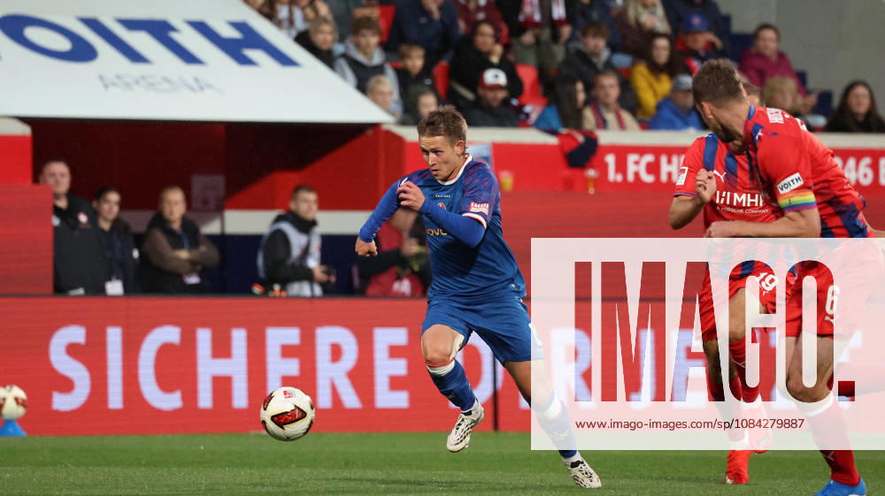 Soccer 2. Bundesliga, 1 FC Heidenheim 1 FC Kaiserslautern v l Naatan Skyttä Skyttae 1 FC Kaiserslautern Heidenheim