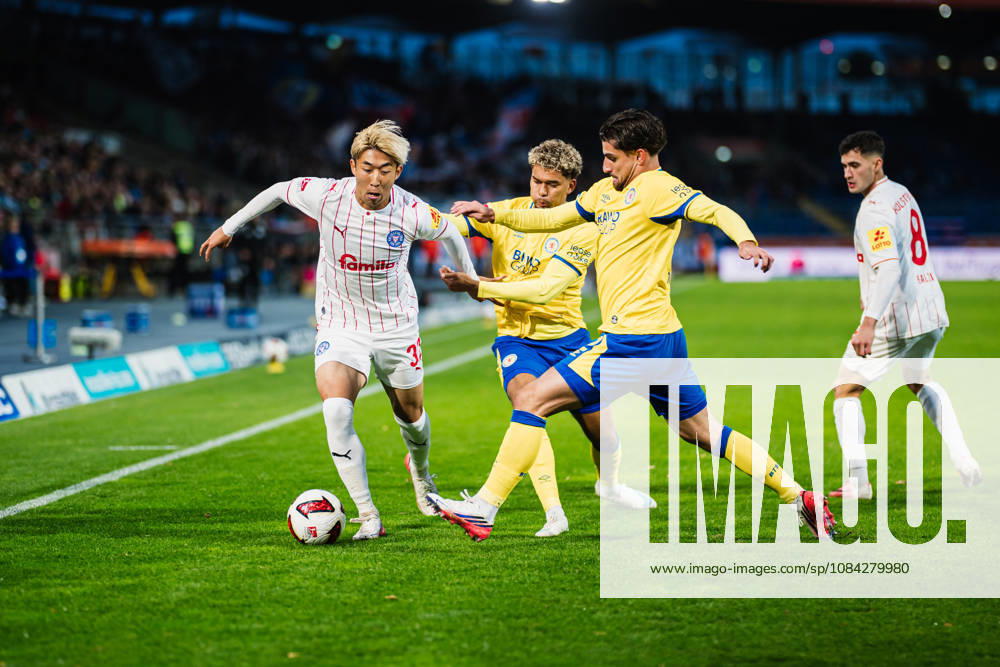 2. Bundesliga: Eintracht Braunschweig vs. Holstein Kiel, October 9, 2026—Hiroki Sekine (Holstein Kiel, 32) vs. Fabio Di Michele Sanchez (Eintracht Braunschweig, 22) in a tackle—soccer, 2. Bundesliga, Matchday 7: Eintracht Braunschweig vs. Holstein Kiel on October 9, 2026, at Eintracht Stadium, Braunschweig. DFL regulations prohibit any use of photographs as image sequences and or quasi-video.
