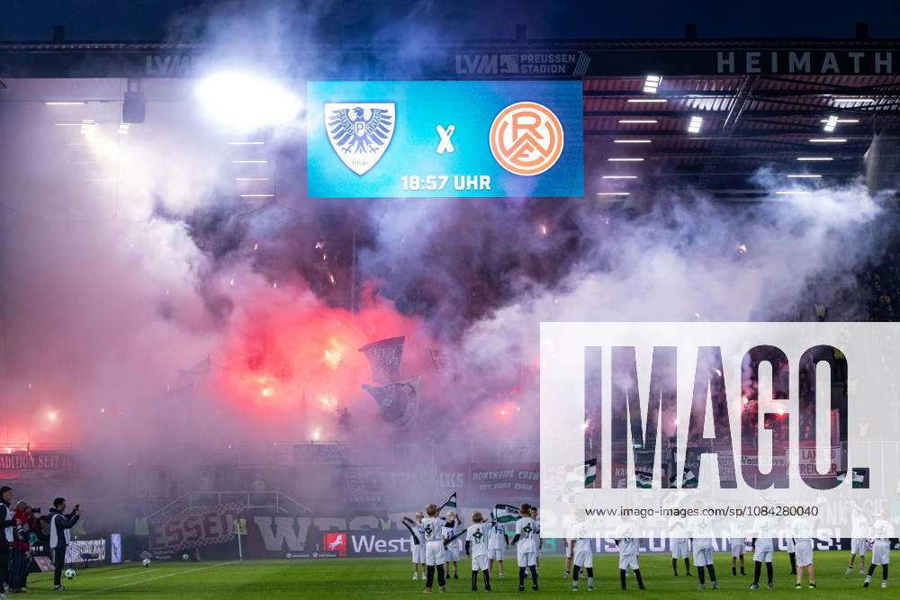 Rot Weiss Essen fans set off pyrotechnics in the visitors section GER, SC Preussen Münster vs. Rot Weiss Essen, soccer, 3rd League, Matchday 8, 2026–2027 season, October 9, 2026 DFL regulations prohibit the use of photographs as image sequences and or quasi-video GER, SC Preussen Münster vs. Rot-Weiss Essen, soccer, 3. Liga, Matchday 8, 2026–2027 season, October 9, 2026, Münster