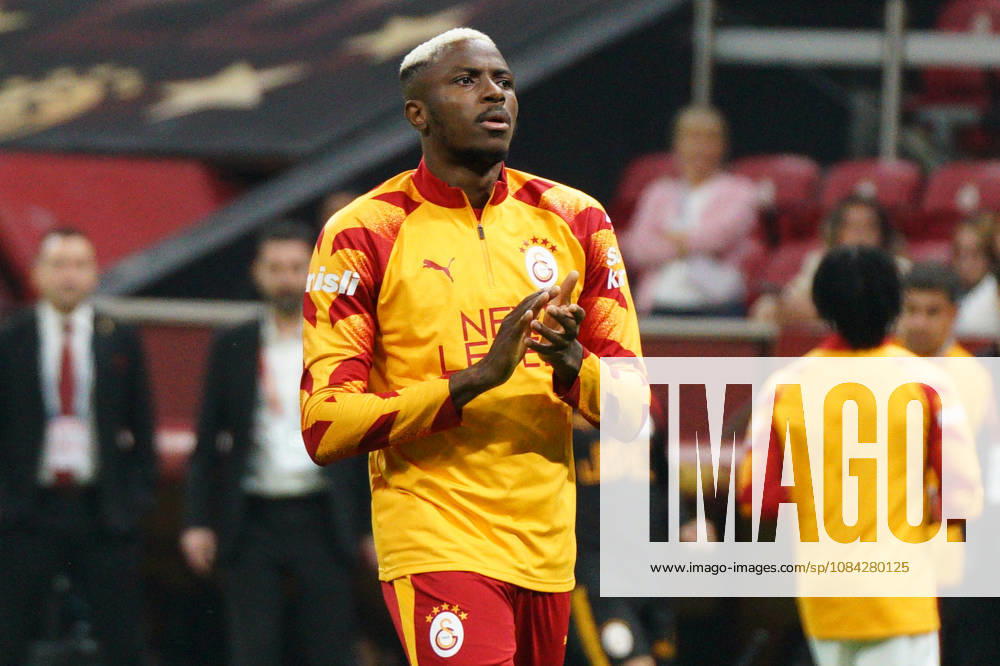 Victor Osimhen (C) of Galatasaray greets the fans before the Turkish Super League 2026 27 match between Galatasaray and Kasimpasa at RAMS Park Stadium in Istanbul, Turkey, on October 9, 2026. Sariyer Turkey - ZUMAu194 20261009_zip_u194_003