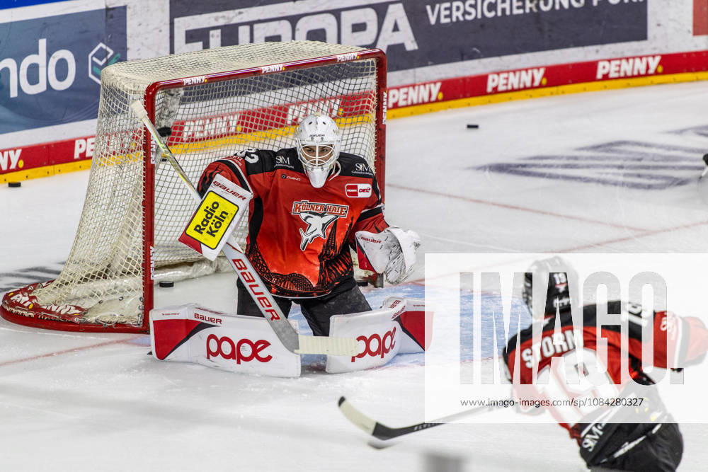 Aaron Kaiser (Cologne Sharks), 32, during warm-ups with Frederik Storm (Cologne Sharks), 19; Cologne Sharks vs. Schwenninger Wild Wings, ice hockey, Penny DEL, Matchday 07, 2026–2027, October 9, 2026, Cologne Sharks vs. Schwenninger Wild Wings, ice hockey, Penny DEL, Matchday 7, 2026–2027, October 9, 2026, Cologne