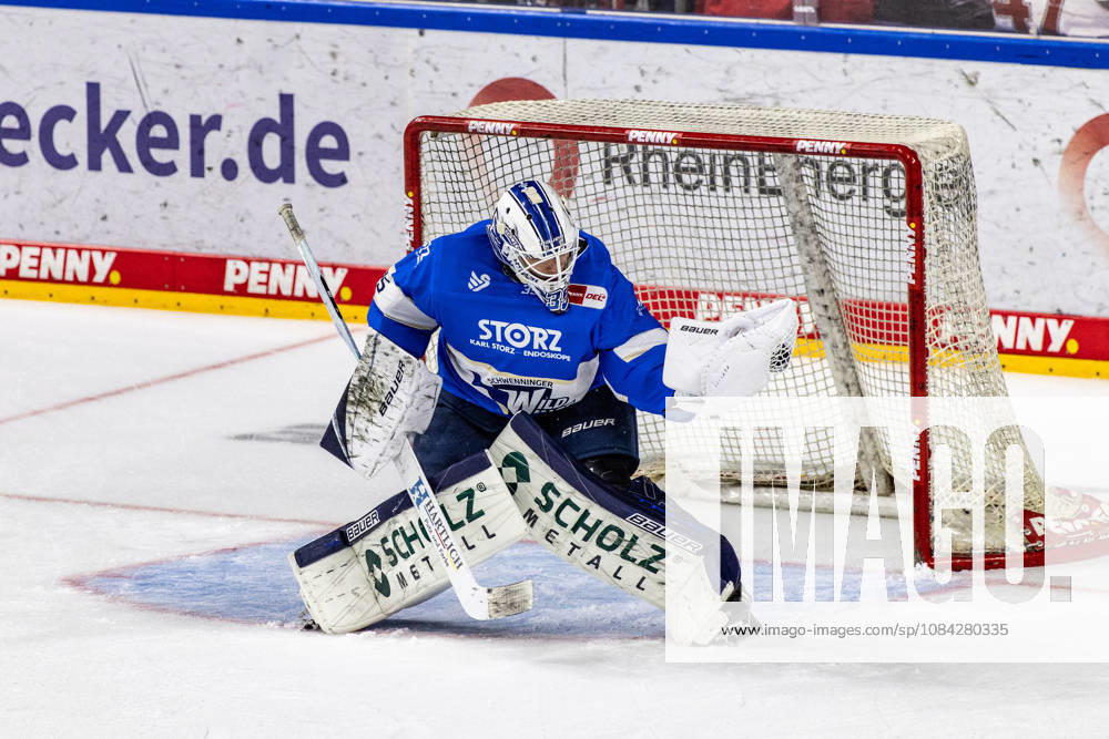 Simon Wolf, Schwenninger Wild Wings, age 35, during the warm-up for the Cologne Haie vs. Schwenninger Wild Wings game, ice hockey, Penny DEL, Matchday 07, 2026–2027, October 9, 2026, Cologne Sharks vs. Schwenninger Wild Wings, Ice Hockey, Penny DEL, Matchday 7, 2026–2027, October 9, 2026, Cologne