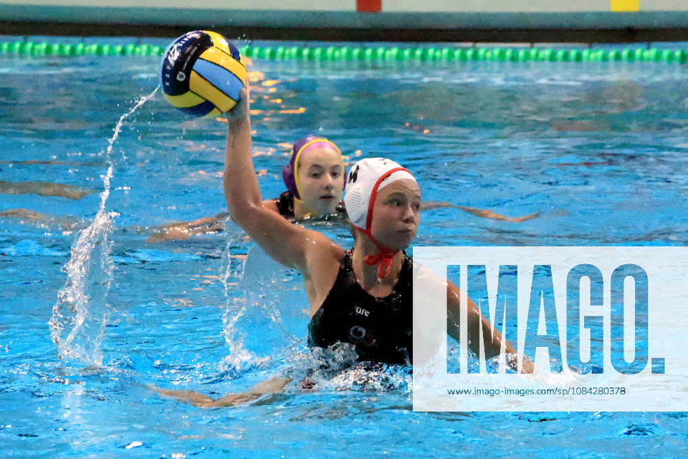 GER, DEU, Germany Women s Water Polo, Water Polo Champions League Qualifiers, 2026 Season, Berlin, Spandau 04 vs. UVSE, 5-meter free throw by Keaton Thompson (Grizzly Wolfsburg), 4 nordphoto GmbH, Engler Berlin, Schwimhalle Schöneberg, Berlin, Germany