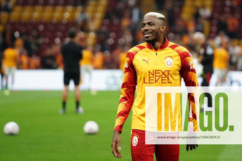 Victor Osimhen (C) of Galatasaray looks on before the Turkish Super League 2026 27 match between Galatasaray and Kasimpasa at RAMS Park Stadium in Istanbul, Turkey, on October 9, 2026. Sariyer Turkey - ZUMAu194 20261009_zip_u194_008