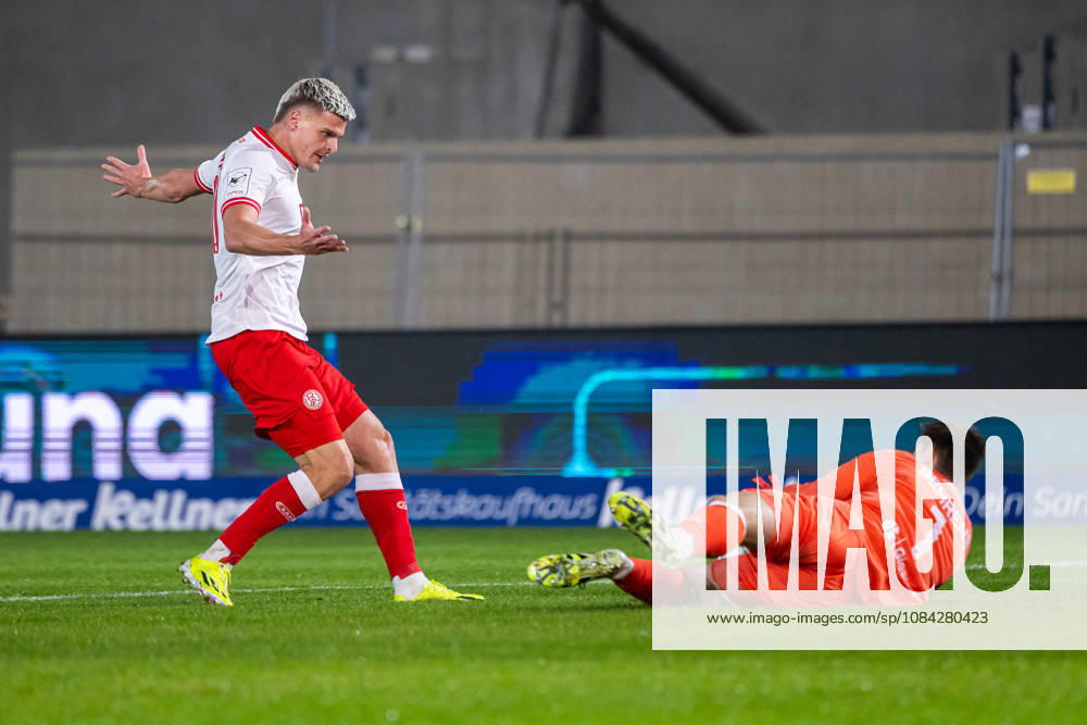 L R Marek Janssen Rot Weiss Essen, 20 vs. Morten Behrens SC Preussen Münster, 01 GER, SC Preussen Münster vs. Rot Weiss Essen, Soccer, 3rd Division, Matchday 8, 2026–2027 Season, October 9, 2026 DFL regulations prohibit the use of photographs as image sequences and or quasi-video GER, SC Preussen Münster vs. Rot-Weiss Essen, Soccer, 3rd League, Matchday 8, 2026–2027 season, October 9, 2026, Münster