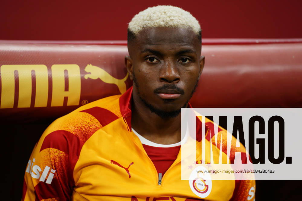 Victor Osimhen (C) of Galatasaray looks on before the Turkish Super League 2026 27 match between Galatasaray and Kasimpasa at RAMS Park Stadium in Istanbul, Turkey, on October 9, 2026. Sariyer Turkey - ZUMAu194 20261009_zip_u194_009