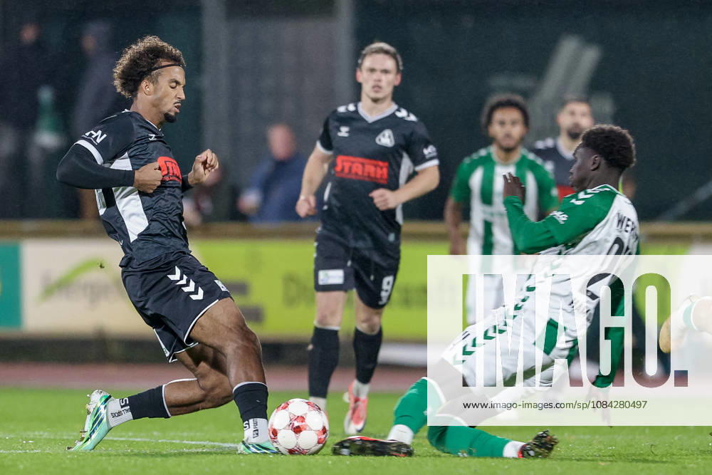 From left: Eric Anozie (SV Atlas Delmenhorst), 29, and Ramiz Hamouda (SV Werder Bremen II), 24, in a one-on-one battle; duel; dynamic play; action; game scene; October 9, 2026, Bremen, Germany, soccer, Regionalliga Nord, SV Werder Bremen II vs. SV Atlas Delmenhorst
