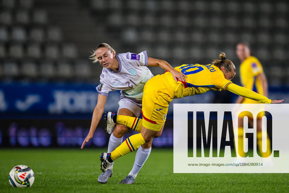 Lisa Naalsund of Norway and Mihaela Ciolacu of Romania during the FIFA Women’s World Cup Qualifier soccer match between Romania and Norway on October 9, 2026 in Bucharest. Photo by Marius Simensen. BILDBYRAN COP 238 bbeng women FIFA World Cup qualifiers soccer football international match Norway Romania