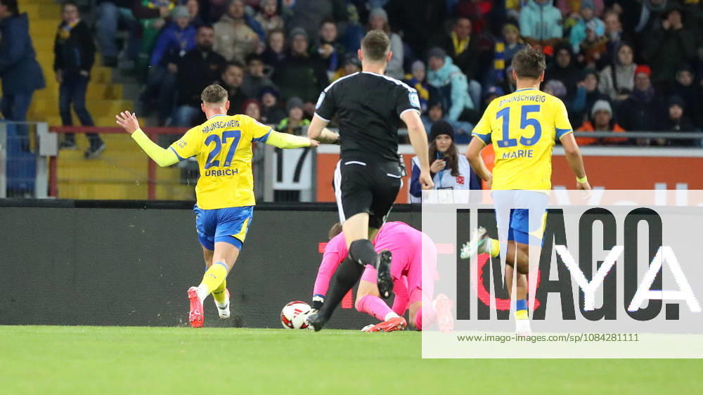 Braunschweig vs. Kiel, 2nd Bundesliga Braunschweig, October 9, 2026, Soccer, Men s, 2nd Bundesliga, 2026–2027 Season, Eintracht Braunschweig vs. Holstein Kiel, Jan Urbich, Eintracht Braunschweig scores the 1–0 goal, Goalkeeper Timon Weiner, Holstein Kiel. DFL and DFB regulations prohibit any use of photographs as image sequences and or quasi-video. Stadion an der Hamburger Straße, Lower Saxony, Germany