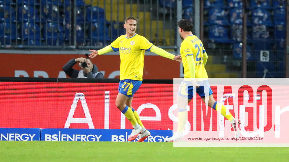 Braunschweig vs. Kiel, 2nd Bundesliga Braunschweig, October 9, 2026, Soccer, Men s, 2nd Bundesliga, 2026–2027 Season, Eintracht Braunschweig vs. Holstein Kiel: Jan Urbich of Eintracht Braunschweig celebrates with Fabio Di Michele Sanchez after his goal to make it 1–0. DFL and DFB regulations prohibit any use of photographs as image sequences and or quasi-video Stadion an der Hamburger Straße, Lower Saxony, Germany