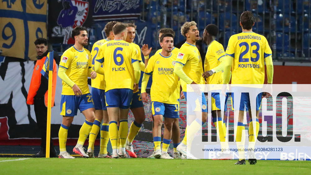 Braunschweig vs. Kiel, 2nd Bundesliga Braunschweig, October 9, 2026, Soccer, Men s, 2nd Bundesliga, 2026–2027 Season, Eintracht Braunschweig vs. Holstein Kiel Jan Urbich Eintracht Braunschweig celebrates with teammates after scoring the 1–0 goal DFL DFB REGULATIONS PROHIBIT ANY USE OF PHOTOGRAPHS AS IMAGE SEQUENCES AND OR QUASI-VIDEO Stadion an der Hamburger Straße, LowerLower Saxony, Germany