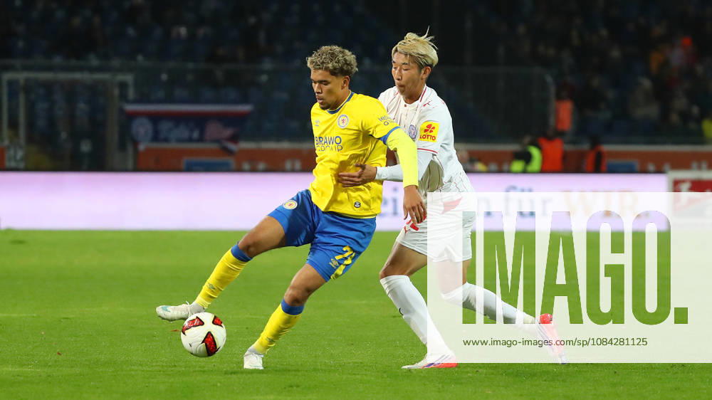 Braunschweig vs. Kiel, 2nd Bundesliga Braunschweig, October 9, 2026, Soccer, Men s, 2nd Bundesliga, 2026–2027 Season, Eintracht Braunschweig vs. Holstein Kiel Hiroki Sekine (Holstein Kiel), Yann Sturm (Eintracht Braunschweig) DFL and DFB regulations prohibit any use of photographs as image sequences and or quasi-video Stadion an der Hamburger Straße, Lower Saxony, Germany