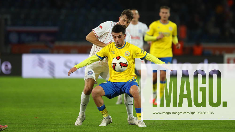 Braunschweig vs. Kiel, 2nd Bundesliga Braunschweig, October 9, 2026, Soccer, Men s, 2nd Bundesliga, 2026–2027 Season, Eintracht Braunschweig vs. Holstein Kiel: Jonas Meffert (Holstein Kiel), Samuele di Benedetto (Eintracht Braunschweig). DFL and DFB regulations prohibit any use of photographs as image sequences and or quasi-video. Stadion an der Hamburger Straße, Lower Saxony, Germany