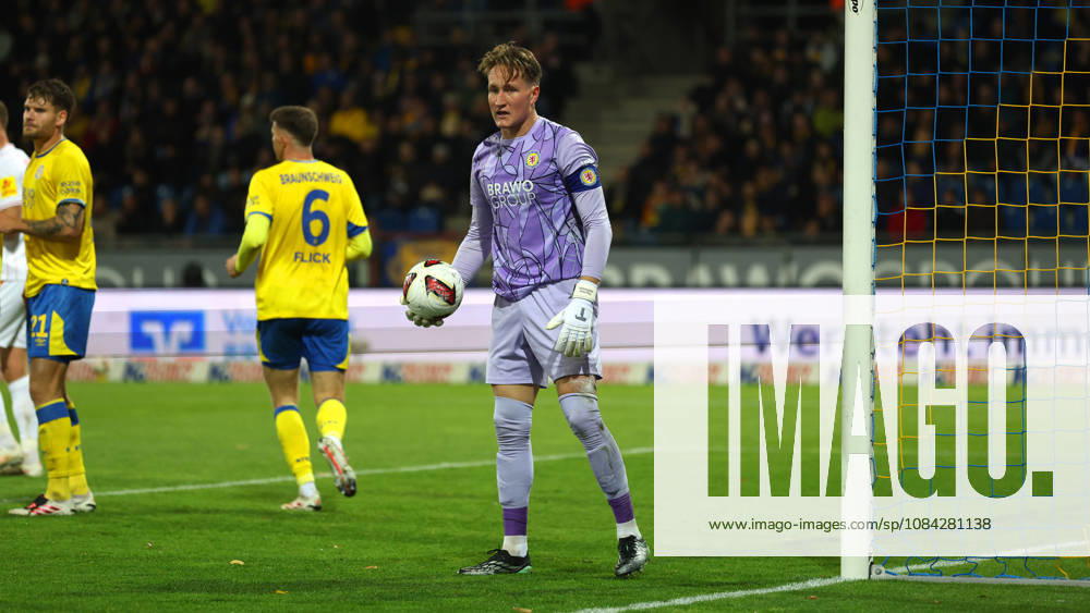 Braunschweig vs. Kiel, 2nd Bundesliga Braunschweig, October 9, 2026, Soccer, Men s, 2nd Bundesliga, 2026–2027 Season, Eintracht Braunschweig vs. Holstein Kiel Goalkeeper Ron Thorben Hoffmann Eintracht Braunschweig DFL DFB REGULATIONS PROHIBIT ANY USE OF PHOTOGRAPHS AS IMAGE SEQUENCES AND OR QUASI-VIDEO Stadion an der Hamburger Straße Lower Saxony, Germany
