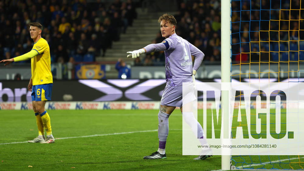 Braunschweig vs. Kiel, 2nd Bundesliga Braunschweig, October 9, 2026, Soccer, Men s, 2nd Bundesliga, 2026–2027 Season, Eintracht Braunschweig vs. Holstein Kiel; Florian Flick, Eintracht Braunschweig; Goalkeeper Ron Thorben Hoffmann, Eintracht Braunschweig; DFL and DFB regulations prohibit any use of photographs as image sequences and or quasi-video; Stadion an der Hamburger Straße, Lower Saxony, Germany