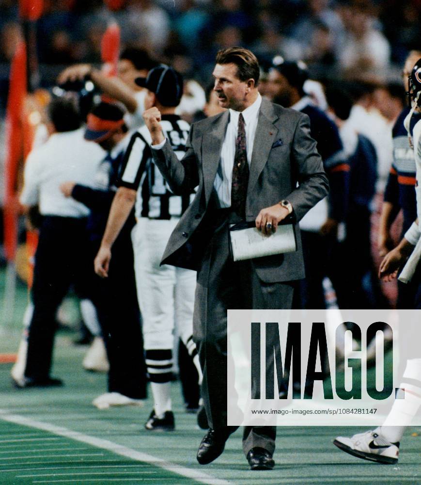 Coach mike Ditka s Chicago bears, led by running back N. Anderson, have done away with the hype and concentrated on the basics. , Minneapolis Star Tribune Mike Ditka 1939-2026 Legendary NFL, American Football Herren, USA Player and Coach - ZUMAm42_ 19901122_pnj_m67_001