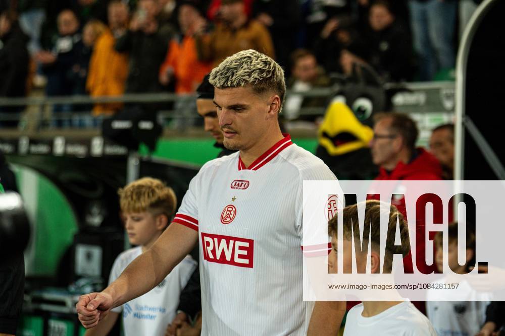 3rd Division, Matchday 8, SC Preußen Münster vs. Rot Weiss Essen at the LVM Preußenstadion; Marek Janssen arrives in Essen. IMPORTANT NOTICE: In accordance with DFB and DFL regulations, it is prohibited to use or allow the use of photographs taken in the stadium and or during the game in the form of sequential images and or video-like photo series