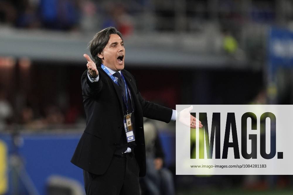 Turkiye s Headcoach Vincenzo Montella shouts instructions to his players during the Friendly Matches 2024 between Italy and Turkiye at Renato Dall& x2019;Ara Stadium - Soccer - Bologna, Italy - Tuesday June 4, 2024