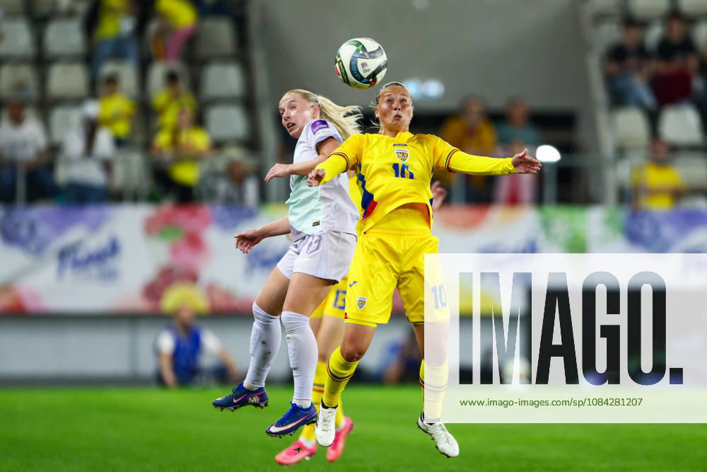 Women s World Cup Qualifier: Romania vs. Norway, Bucharest, October 9, 2026: Norway’s Thea Bjelde and Romania’s Mihaela Ciolacu during the Women’s World Cup qualifying match between Romania and Romania at Stadionul Arcul de Triumf in Bucharest. Photo by Nikola Krstic, NTB, Bucharest, Romania. . RESTRICTED USE FOR BETTING COMPANIES