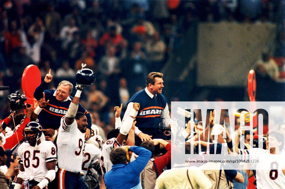 MIKE DITKA, the legendary Chicago Bears coach and player has died at the age of 86. Ditka spent the first 6 seasons of his NFL, American Football Herren, USA career playing with the Chicago Bears and was hired as their head coach in 1982, leading the team to their first and only Super Bowl victory in 1986. FILE PHOTO SHOT ON: January 26, 1986: New Orleans, Louisiana, USA: Chicago Bears head coach MIKE DITKA, center, and defensive coordinator BUDDY RYAN, left, are carried around the field after they defeated New England Patriots 46-10 to win Super Bowl XX in New Orleans. Mike Ditka 1939-2026 Legendary NFL Player and Coach - ZUMAm67_ 20261009_jes_m67_040
