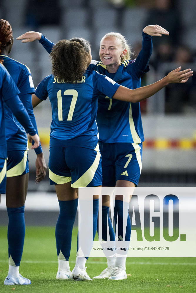 Felicia Schröder and Matilda Vinberg of Sweden celebrate after the 0–3 victory during the FIFA Women’s World Cup qualifying playoff soccer match between Lithuania and Sweden on October 9, 2026 in Kaunas. Photo by Mathias Bergeld, BILDBYRAN, code MB MB1418. soccer, football, World Cup qualifier, FIFA Women’s World Cup qualifier, playoff, Lithuania, Sweden, women’s soccer, BBENG, play-off, celebration