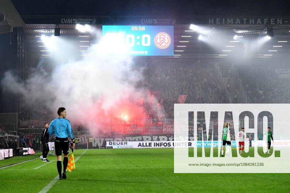 Preußen Münster vs. Rot Weiss Essen ** FOR ** **Soccer 3rd Division, Matchday 8: Preußen Münster vs. Rot-Weiss Essen on October 9, 2026, at the LVM Preußenstadion in Münster; Essen fans set off pyrotechnics in the Germany section; North Rhine-Westphalia; Münster; Copyright ThorstenxTillmann