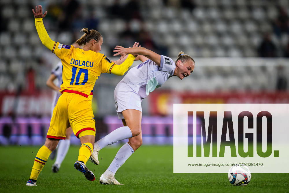 Mihaela Ciolacu of Romania and Frida Maanum of Norway during the FIFA Women’s World Cup Qualifier soccer match between Romania and Norway on October 9, 2026 in Bucharest. Photo by Marius Simensen. BILDBYRAN COP 238 bbeng women s FIFA World Cup qualifiers soccer football international match Norway Romania