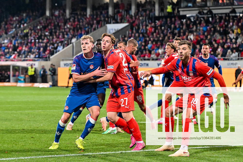 GER, Soccer, Men s, 2. Bundesliga, Matchday 7, 1 FC Heidenheim vs. 1 FC Kaiserslautern Mika Haas (Kaiserslautern), 22, Michael Heule (Heidenheim), 27, Julian Niehues (Heidenheim), 16, Scene before a corner kick at Heidenheim’s Voith Arena in Baden-Württemberg, Germany