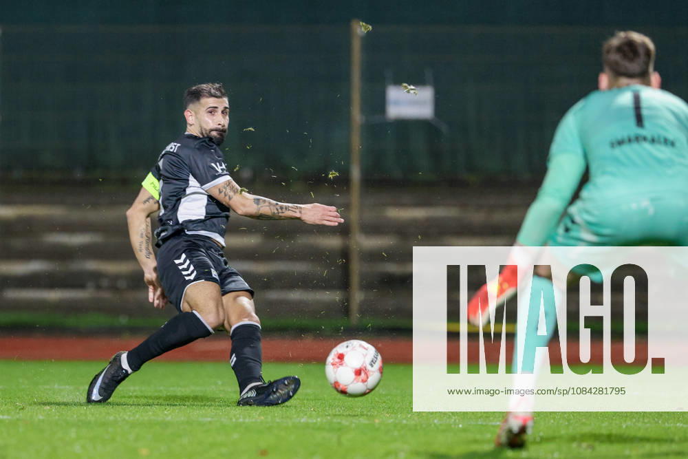 Ibrahim Temin (SV Atlas Delmenhorst), No. 5, taking a shot on goal, on the ball, action, game scene, Stefan Smarkalev (goalie), SV Werder Bremen II, 1, October 9, 2026, Bremen, Germany, soccer, Regionalliga Nord, SV Werder Bremen II vs. SV Atlas Delmenhorst
