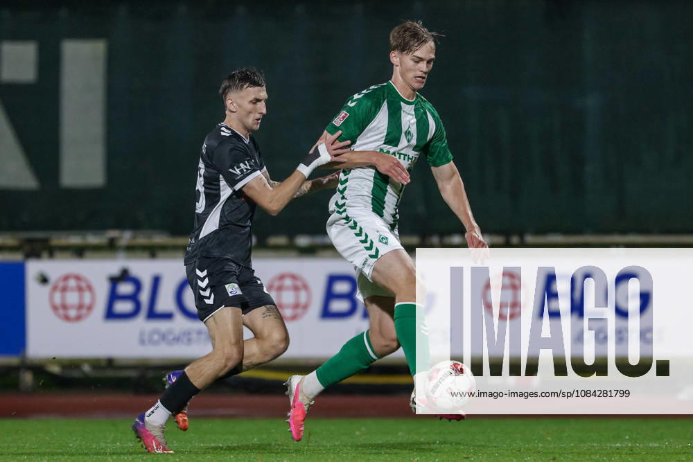 From left: Steffen Rohwedder (SV Atlas Delmenhorst), 28, and Mats Heitmann (SV Werder Bremen II), 3, in a one-on-one battle; duel; dynamic; action; game scene; October 9, 2026, Bremen, Germany, soccer, Regionalliga Nord, SV Werder Bremen II vs. SV Atlas Delmenhorst