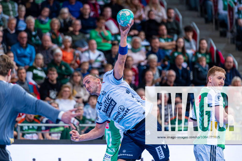 V l, TSV Hannover Burgdorf (green) vs. SG Flensburg Handewitt (blue) on Matchday 8 of the 2026–2027 season in the Opel Handball Bundesliga, October 9, 2026, ZAG Arena Hannover, GER,
