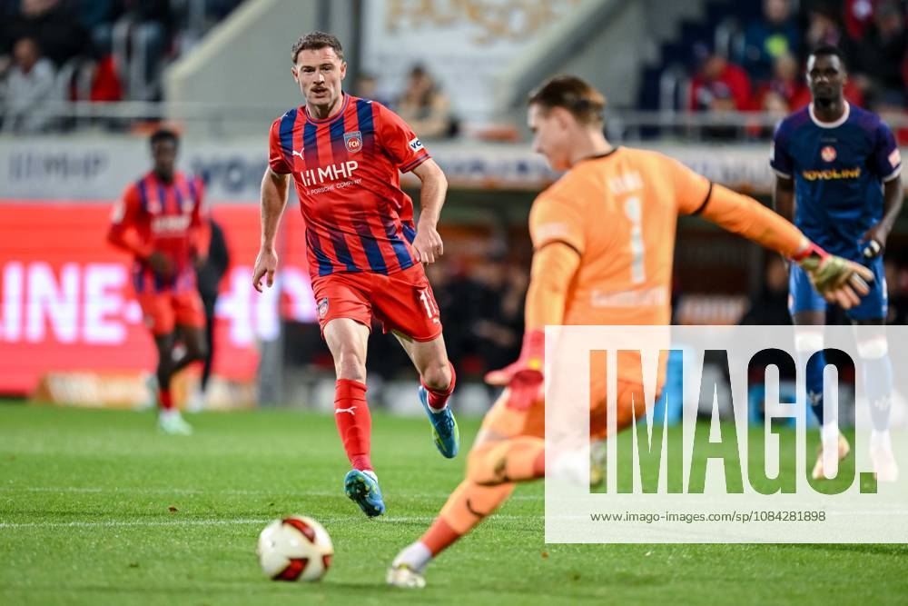 Budu Siwsiwadse of 1 FC Heidenheim 1846 and goalkeeper Julian Krahl of 1 FC Kaiserslautern go head-to-head during the 2. Bundesliga match between 1 FC Heidenheim and 1 FC Kaiserslautern, at the Voith Arena on October 9, 2026, in Heidenheim an der Brenz, Germany. Photo by Harry Langer, DeFodi Images. Budu Siwsiwadse of 1 FC Heidenheim 1846 and goalkeeper Julian Krahl of 1 FC Kaiserslautern battle for the ball during the 2. Bundesliga match between 1 FC Heidenheim and 1 FC Kaiserslautern at Voith Arena on October 9, 2026, in Heidenheim an der Brenz, Germany Photo by Harry Langer DeFodi Images DFB and DFL regulations prohibit any use of photographs as image sequences and or quasi-video Photo by Harry Langer DeFodi Images DFB and DFL regulations prohibit any use of photographs as imSEQUENCES AND OR QUASI-VIDEO