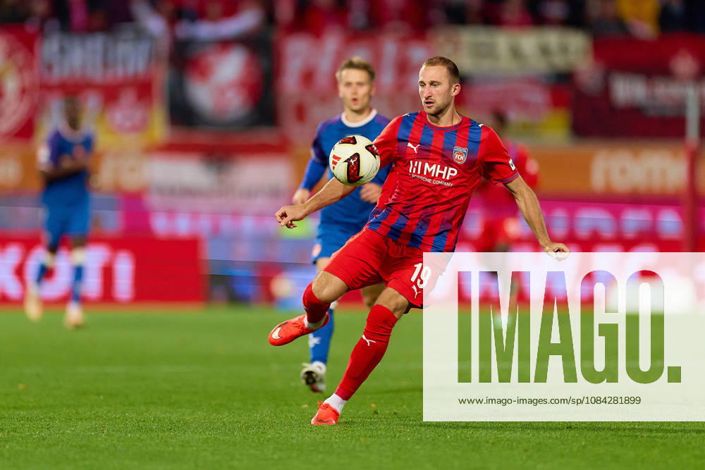 Jonas Foehrenbach, 1 FC Heidenheim, 19, clears the ball past Naatan Skyetta, 1 FC Kaiserslautern, 15, GER, 1 FC Heidenheim 1846 vs. 1 FC Kaiserslautern, Soccer, 2. Bundesliga, Matchday 7, 2026–2027 season, October 9, 2026 DFL regulations prohibit any use of photographs as image sequences and or quasi-video GER, 1 FC Heidenheim 1846 vs. 1 FC Kaiserslautern, Soccer, 2. Bundesliga, Matchday 7, 2026–2027 season, October 9, 2026, Heidenheim an der Brenz