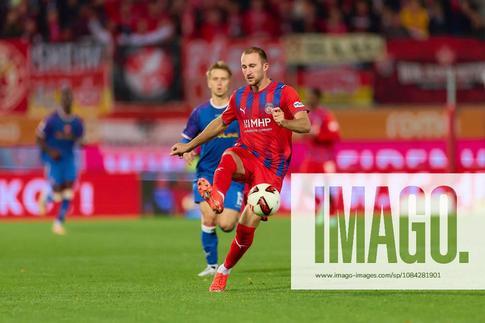 Jonas Foehrenbach, 1 FC Heidenheim, 19, clears the ball past Naatan Skyetta, 1 FC Kaiserslautern, 15, GER, 1 FC Heidenheim 1846 vs. 1 FC Kaiserslautern, Soccer, 2. Bundesliga, Matchday 7, 2026–2027 season, October 9, 2026 DFL regulations prohibit any use of photographs as image sequences and or quasi-video GER, 1 FC Heidenheim 1846 vs. 1 FC Kaiserslautern, Soccer, 2. Bundesliga, Matchday 7, 2026–2027 season, October 9, 2026, Heidenheim an der Brenz