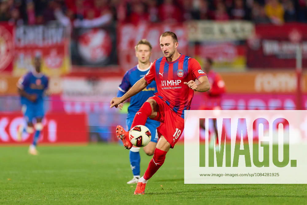 Jonas Foehrenbach, 1 FC Heidenheim, 19, clears the ball past Naatan Skyetta, 1 FC Kaiserslautern, 15, GER, 1 FC Heidenheim 1846 vs. 1 FC Kaiserslautern, Soccer, 2. Bundesliga, Matchday 7, 2026–2027 season, October 9, 2026 DFL regulations prohibit any use of photographs as image sequences and or quasi-video GER, 1 FC Heidenheim 1846 vs. 1 FC Kaiserslautern, Soccer, 2. Bundesliga, Matchday 7, 2026–2027 season, October 9, 2026, Heidenheim an der Brenz