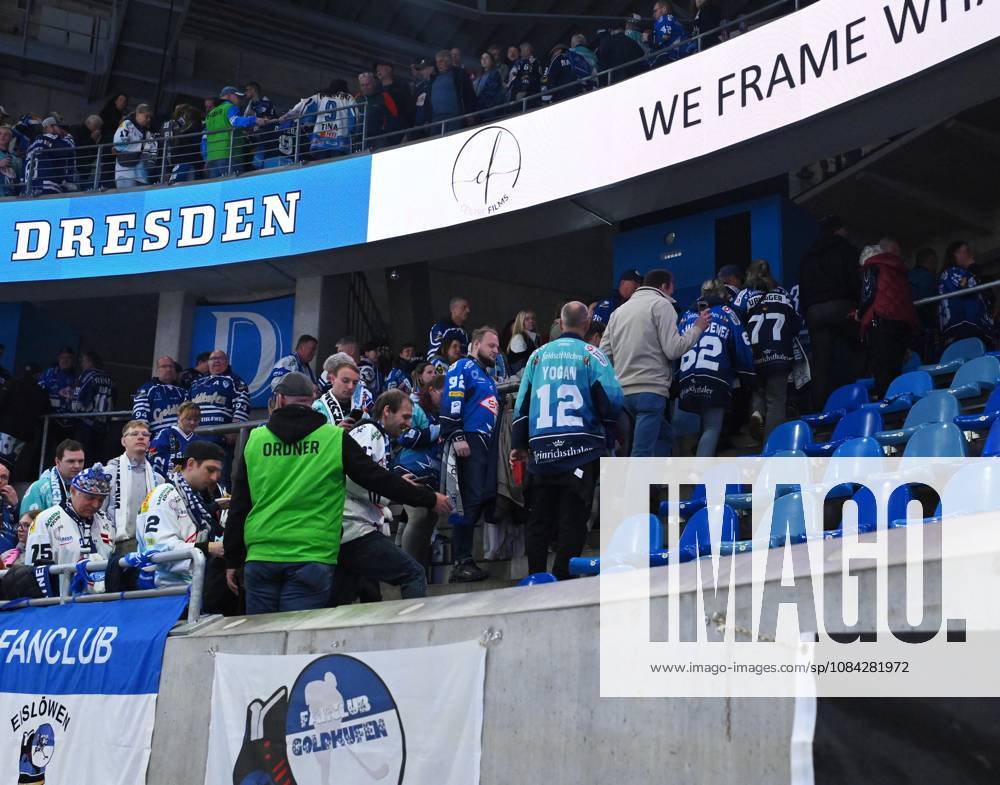 Evacuation of the ice rink following an alarm, technical emergency, everyone must leave the arena, Dresden Eislöwen vs. Blue Devils Weiden, ice hockey, Dresden, Eislöwen, DEL2, DEL 2, 2nd League, 2026–2027 season, JOYNEXT Arena ice rink in Ostragehege, October 9, 2026,