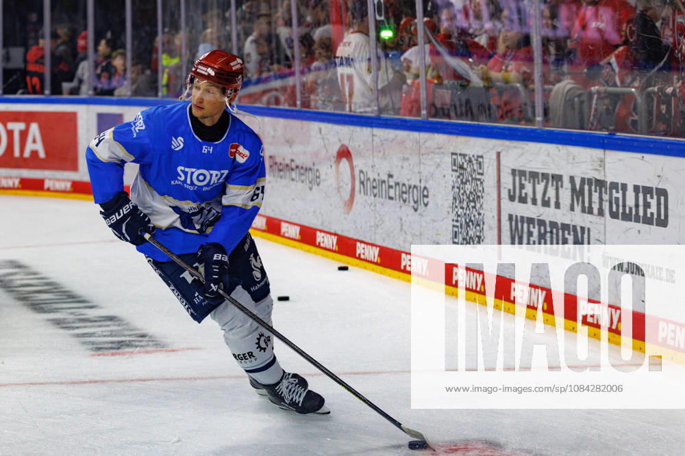 COLONGE, GERMANY - 9 OCTOBER 2026: Image shows Bassen Boaz (Schwenninger Wild Wings, 64) during warmup during PENNY DEL 2026 27 Regular Season, Matchday 7: Kölner Haie vs Schwenninger Wild Wings at LANXESS arena on 9 10 2026 in Colonge, Germany. Germany