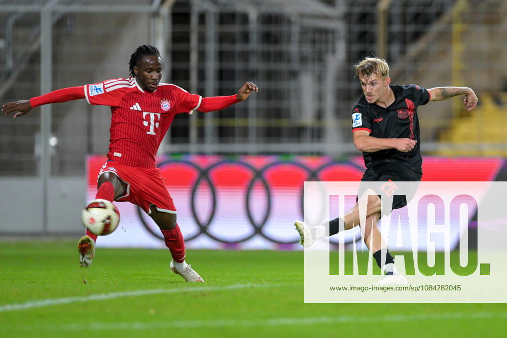 From left: Richard Ajayi, Bayern Munich (FCB), 3; Andy Breuer, Unterhaching, 26, takes a shot; October 9, 2026, Munich, Germany; soccer; Bavarian Regional League; FC Bayern Munich II vs. SpVgg Unterhaching
