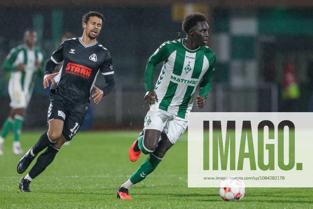 Ramiz Hamouda, SV Werder Bremen II, 24 with the ball, single frame, full-body shot, action, game scene, October 9, 2026, Bremen, Germany, soccer, Regionalliga Nord, SV Werder Bremen II vs. SV Atlas Delmenhorst