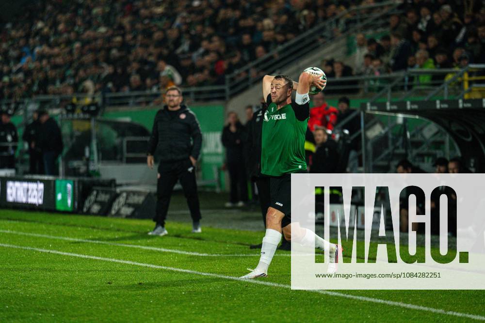 3rd Division, Matchday 8, SC Preußen Münster vs. Rot-Weiss Essen at the LVM Preußenstadion. Long throw-in by captain Torge Paetow (Münster). IMPORTANT NOTICE: In accordance with DFB and DFL regulations, it is prohibited to use or allow the use of photographs taken in the stadium and or during the game in the form of sequential images and or video-like photo series