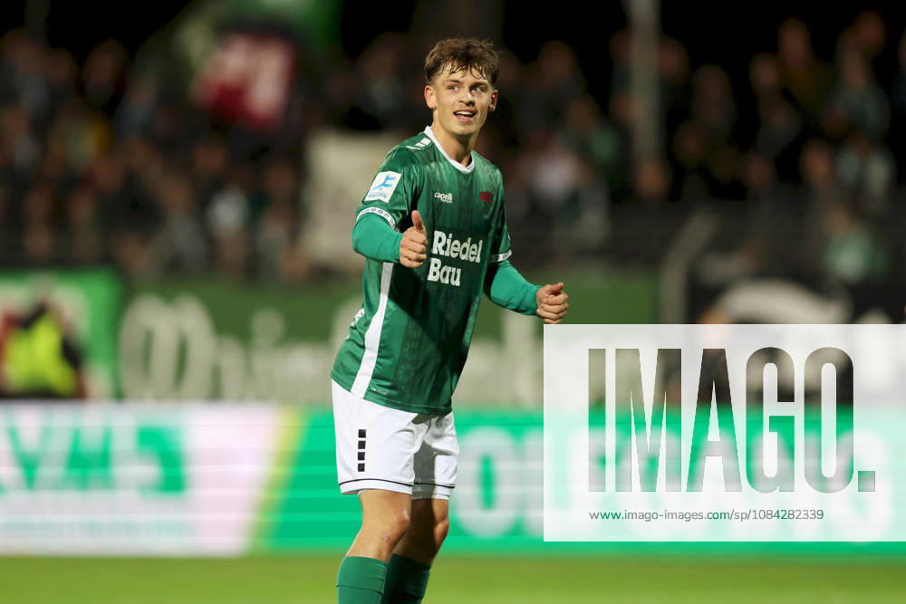 Men s Soccer, 2026–2027 Season, Bavarian Regional League, Matchday 13: 1 FC Schweinfurt 1905 vs. SC Eltersdorf, Valentin Schmitt 11, 1 FC Schweinfurt 1905 gesturing, arms, hands, thumbs up; Schweinfurt, Sachs Stadium, Bavaria, Germany